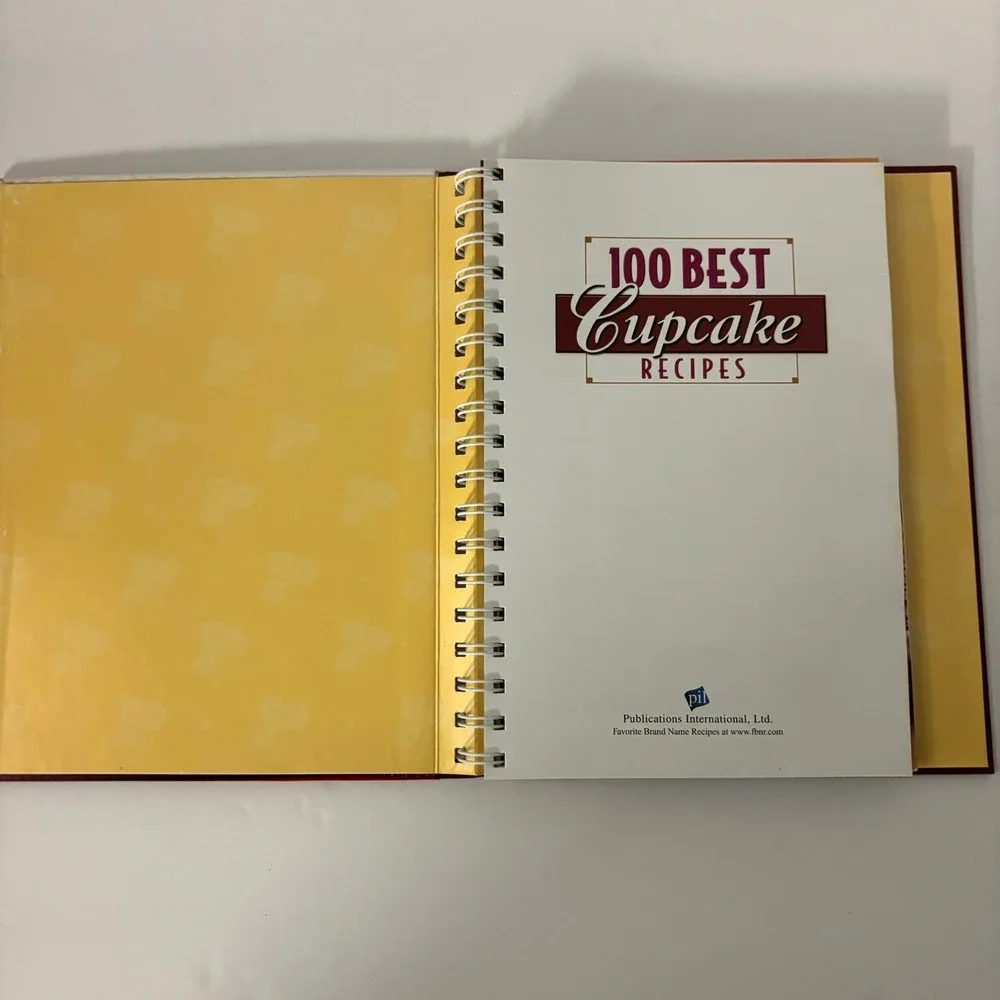 Favorite Brand Name 100 Best Cupcake Recipes Hardcover Cookbook 2008 PIL